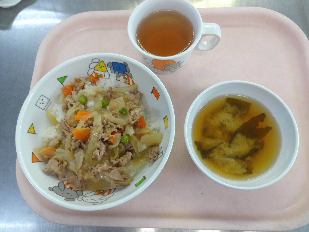 こども園の給食「<span>豚丼 味噌汁</span>」