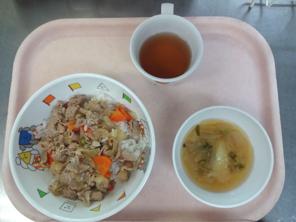 こども園の給食「<span>豚丼 味噌汁</span>」