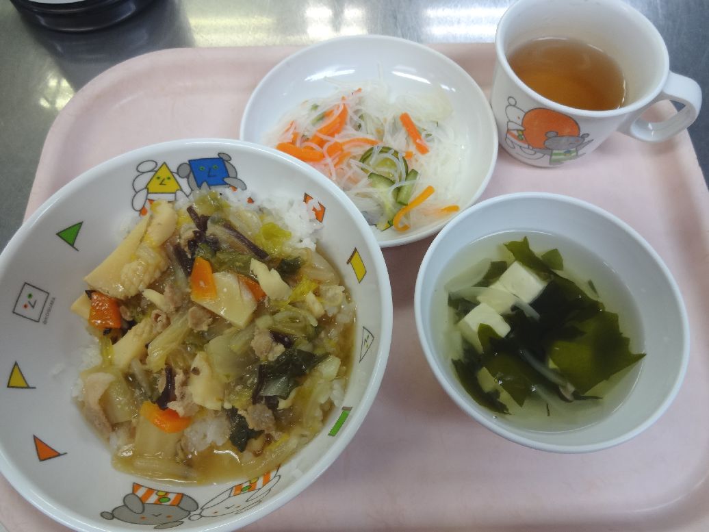 中華丼 春雨サラダ わかめスープ
