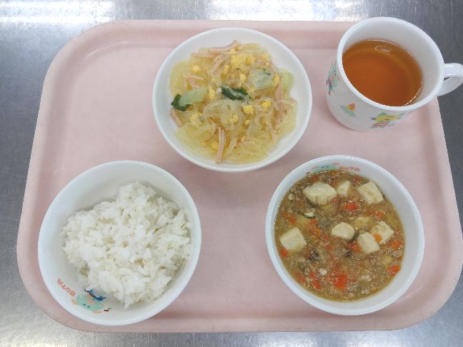こども園の給食「<span>ごはん　マーボー豆腐　華風和え</span>」