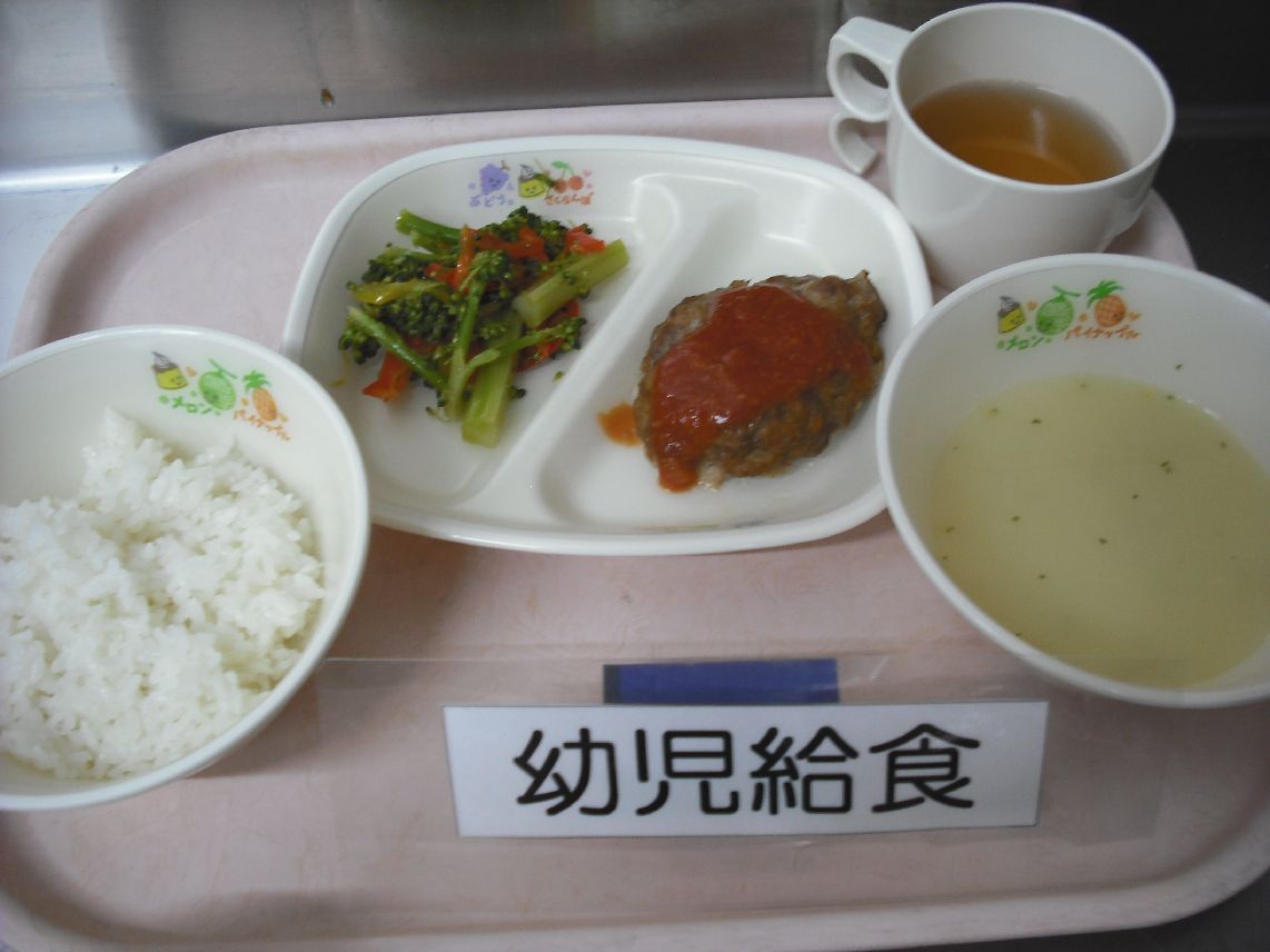 ☆お誕生会☆ ご飯 ハンバーグ ブロッコリーサラダ コーンスープ