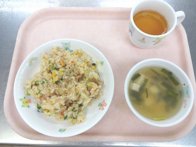 こども園の給食「<span>チャーハン　豆腐のスープ</span>」