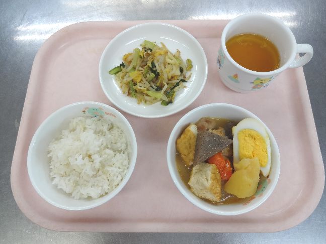 こども園の給食「<span>ごはん 味噌おでん お浸し 菓子</span>」