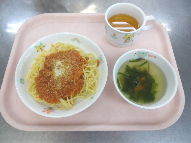 こども園の給食「<span>ミートスパゲティ 野菜スープ さつまスティック</span>」