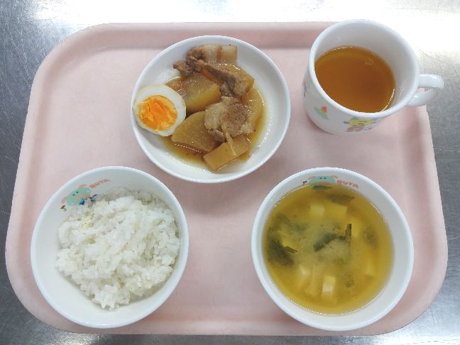 こども園の給食「<span>ごはん　豚肉と大根の旨煮　味噌汁　13日…菓子　27日…年越しそうめん</span>」