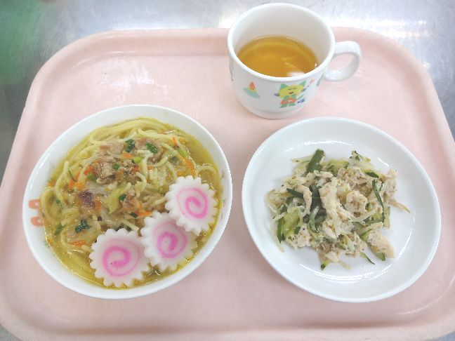 こども園の給食「<span>野菜ラーメン　バンバンジー</span>」