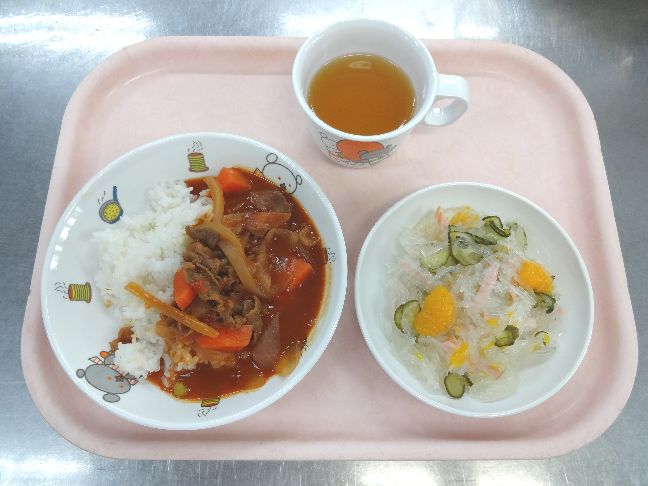 こども園の給食「<span>ハヤシライス シルバーサラダ 遠足のおやつ</span>」