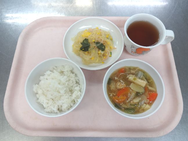 こども園の給食「<span>ごはん 八宝菜 華風和え 菓子</span>」