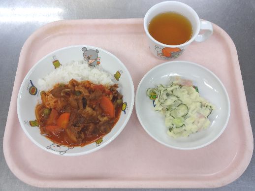 こども園の給食「<span>ハヤシライス ポテトサラダ おぐらサンド</span>」