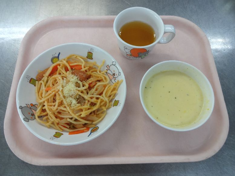 こども園の給食「<span>イタリアンスパゲティ 南瓜のポタージュ パインヨーグルト</span>」